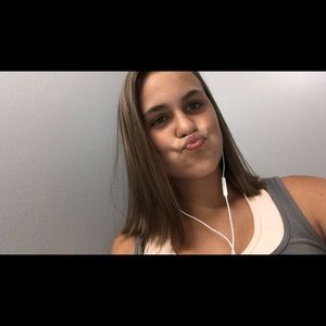 Meet your Posher, Ella